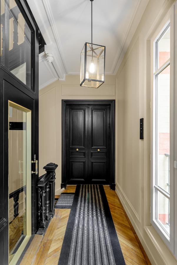 Black Door Paris Exterior photo